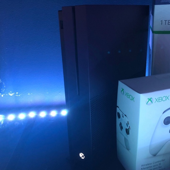 Xbox one s Limited edition 1tb